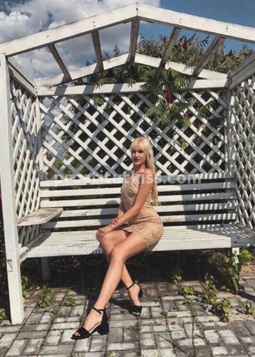  Аня